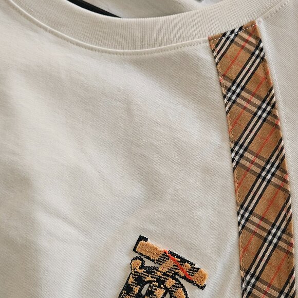 Burb€rry T shirt - Picture 2 of 3